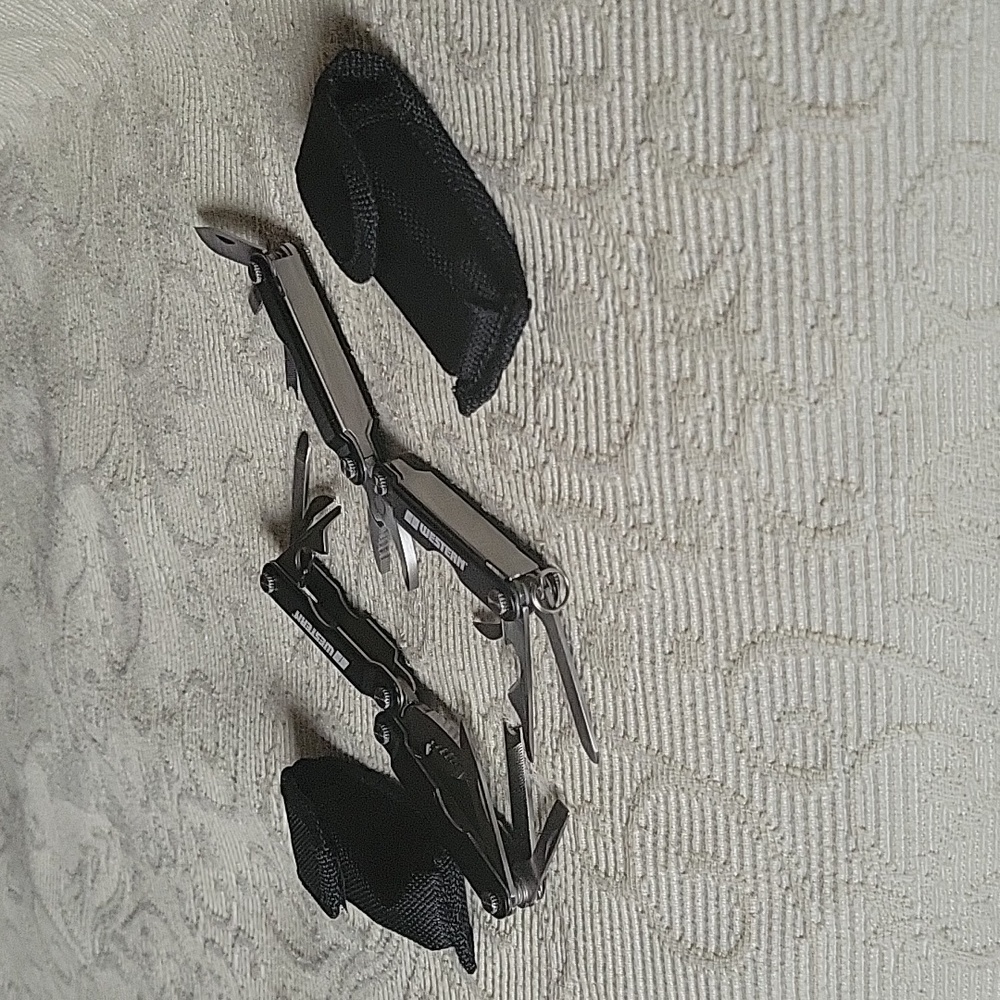 Two Multi-Tool Pockets Kit With Case - image 4